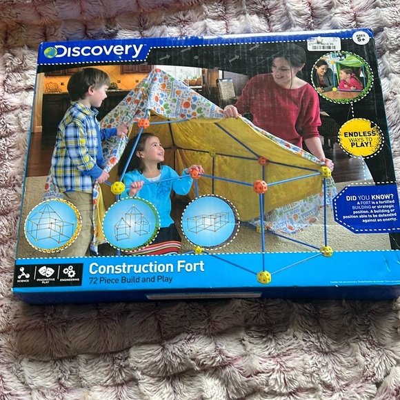 Discovery Kids Construction Fort 72 pc Build and Play Set